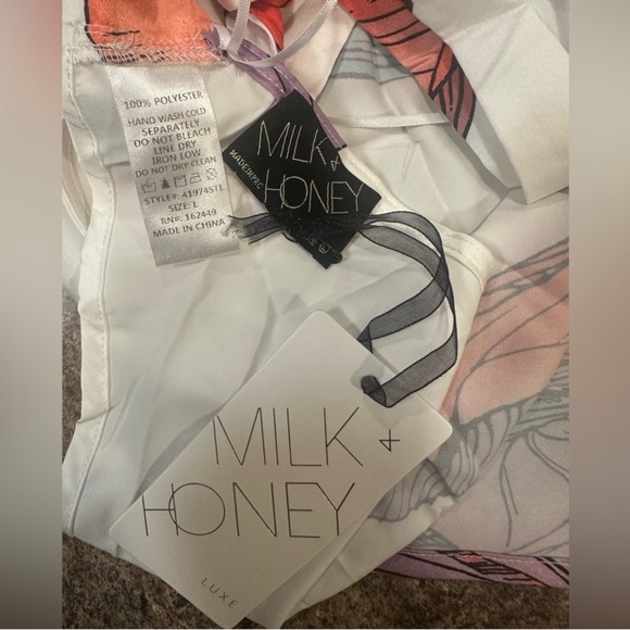 Milk & Honey Printed Pant Set Size Large White Red Halter Top Wide Leg Pants NEW - Picture 15 of 15